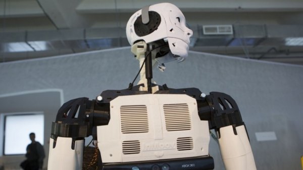 В токийском метро пассажирам будут помогать роботы