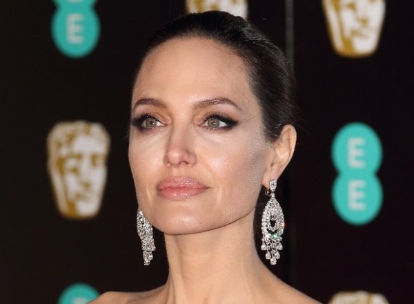 Анджелина Джоли может лишиться одной из своих дочерей