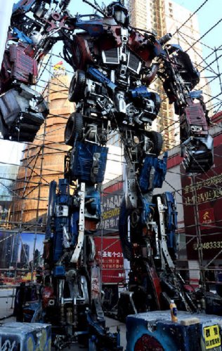 Самая большая в мире статуя, посвященная Трансформерам