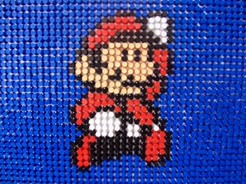 Панель из канцелярских кнопок, посвященная Марио