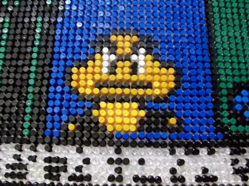 Панель из канцелярских кнопок, посвященная Марио