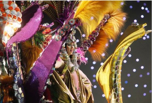 Празднование карнавала Тенерифе в Санта-Крус  