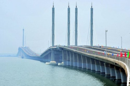 Самый длинный надводный мост в мире