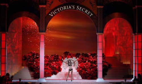 Показ Victoria’s Secret 2011