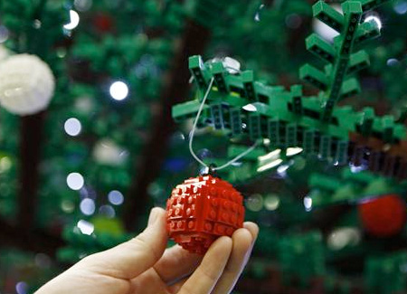 Новогодняя елка из кубиков LEGO