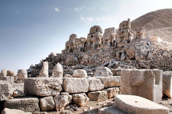 Руины королевства Коммагена на горе Немрут
