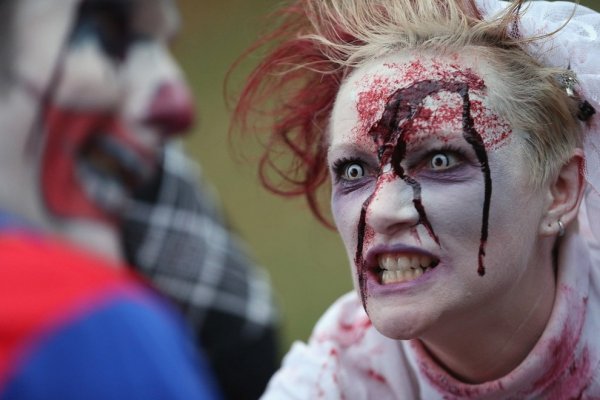 В Берлине накануне Хэллоуина прошел зомби-парад