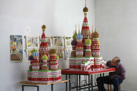 Учитель из России создаёт невероятные модульные макеты знаменитых соборов из оригами