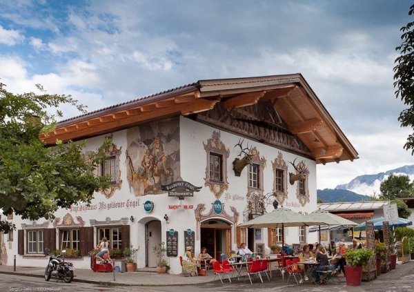 Красивый альпийский городок Гармиш-Партенкирхен