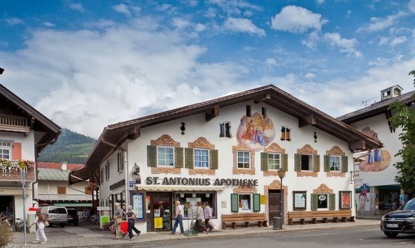 Красивый альпийский городок Гармиш-Партенкирхен