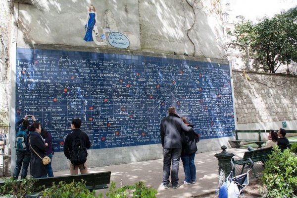 Стена признаний в любви в Париже
