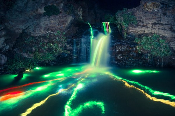 Неоновая яркость водопадов Северной Калифорнии (7 фото)