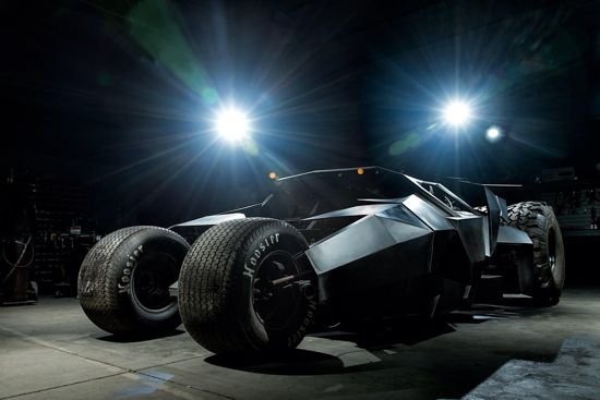Гоночная команда создаёт Бэтмобиль, допущенный к эксплуатации на дорогах общего пользования, для дорожного ралли «Gumball 3000»