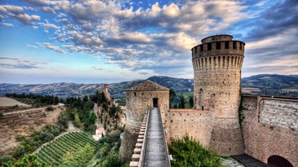 Жемчужина Равенны – замок Бризигелла (10 фото)