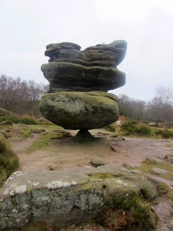 Idol Rock – балансирующее скальное образование в Англии (7 фото)