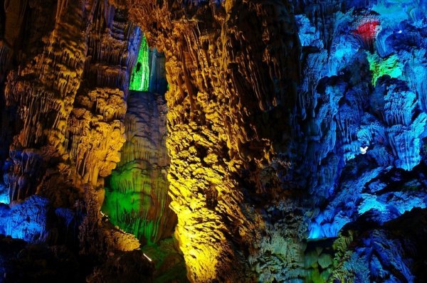 Пещера Тростниковой Флейты в Гуйлинь