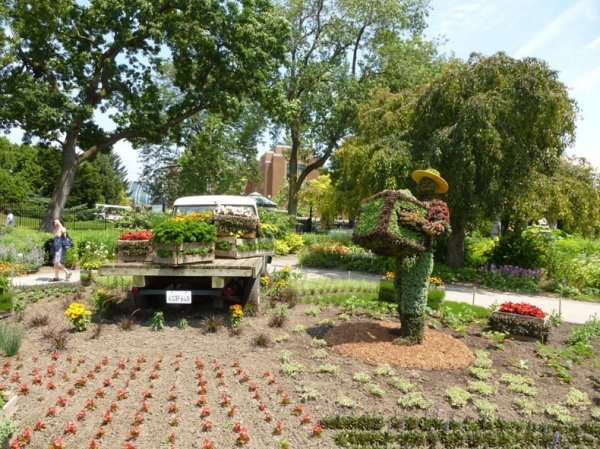 Выставка цветочной мозаики 2013 проходит в Ботаническом саду Монреаля