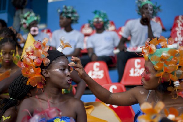 На Гаити состоялся Карнавал цветов (21 фото)