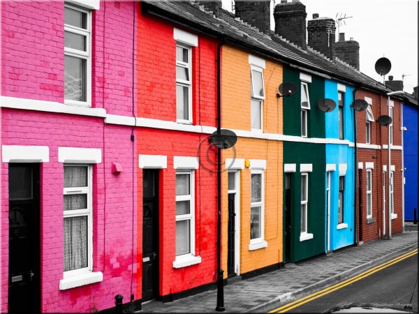 Яркие фасады домов в разных уголках мира (13 фото)