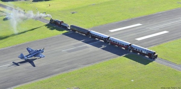 Гисборнский аэропорт: взлётно-посадочная полоса с железнодорожным переездом