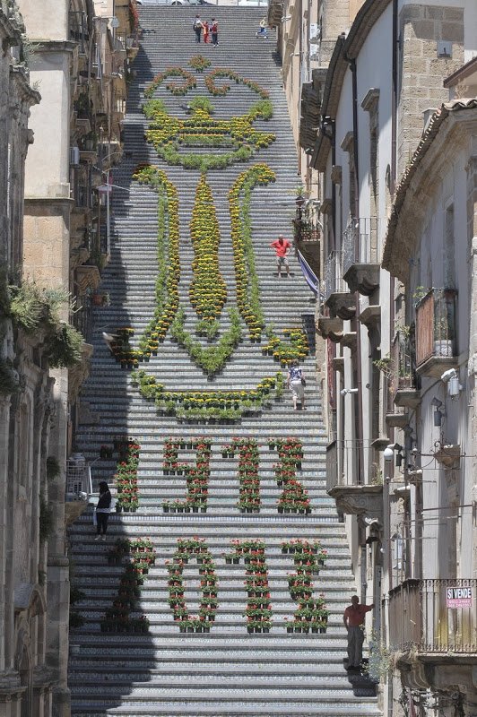 Величественная лестница Санта-Марии-дель-Монте (7 фото)