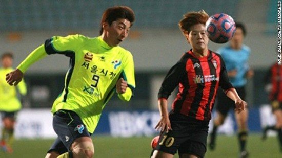Тренеры футбольных команд потребовали проверки пола футболистки из Южной Кореи, забившей 19 голов в 22 играх