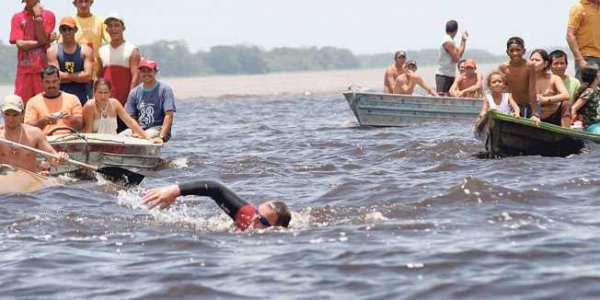 Встречайте Мартина Стрела, невероятного человека, который проплывает по всей длине рек (2 фото + видео)