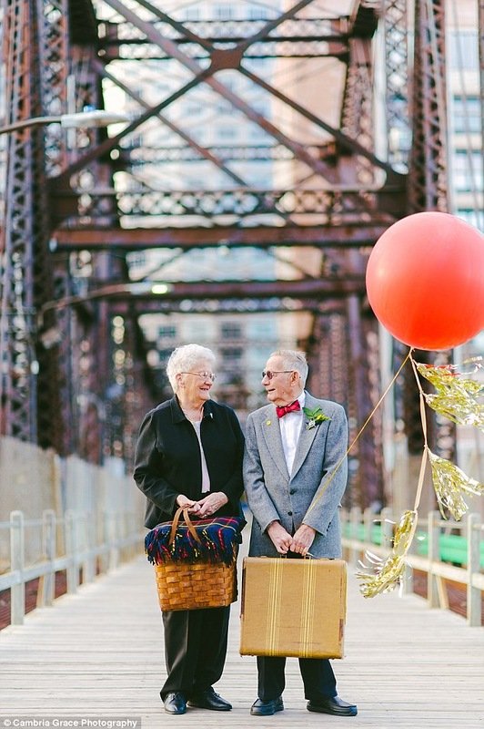 Празднование 61-ой годовщины супружеской жизни в стиле мультфильма "Вверх!" (16 фото)