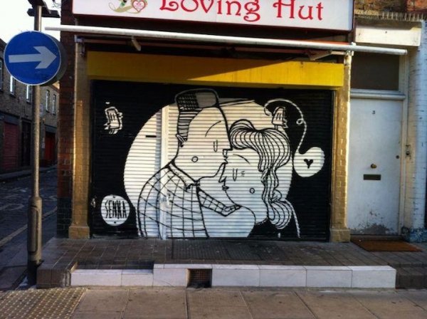 Любовь в уличных рисунках Алекса Сенны (12 фото)