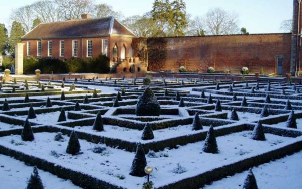Живописные британские сады и парки в зимнее время (12 фото)