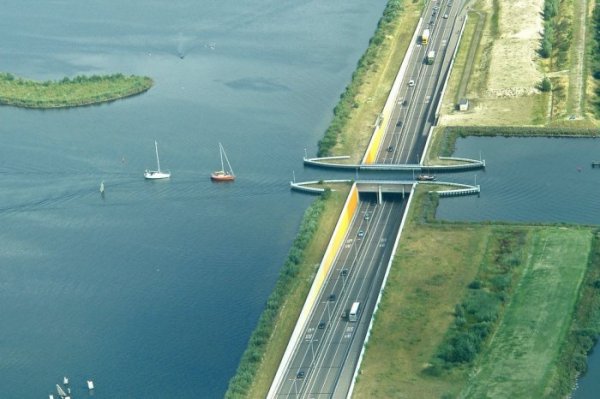 Акведук Veluwemeer в Голландии (12 фото)