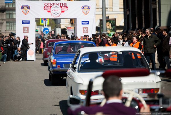 Парад ретроавтомобилей в Москве (23 фото)
