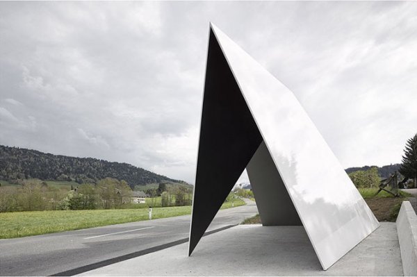 Дизайнерские автобусные остановки в австрийском городке (13 фото)