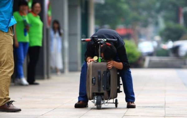 Скутер-чемодан от китайского изобретателя (5 фото)