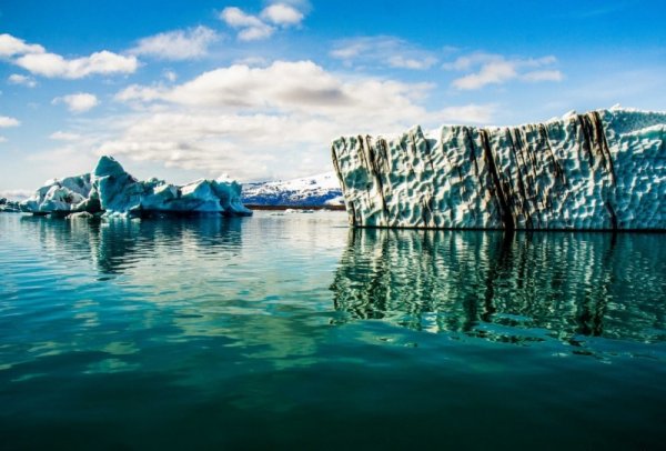 Живописная ледниковая лагуна Ёкюльсаурлоун (8 фото)