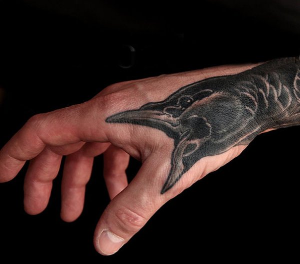 Креативные татуировки, которые остроумно подчёркивают особенности тела (31 фото)