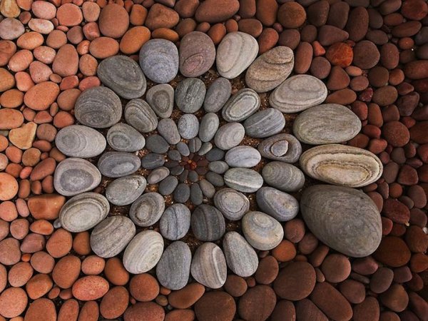 Художник превращает камни и листья в красивый геометрический лэнд-арт (10 фото)
