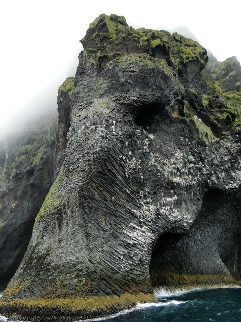 Слоновья скала в Исландии (7 фото)
