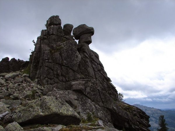 Каменные столбы красноярского заповедника «Столбы» (11 фото)
