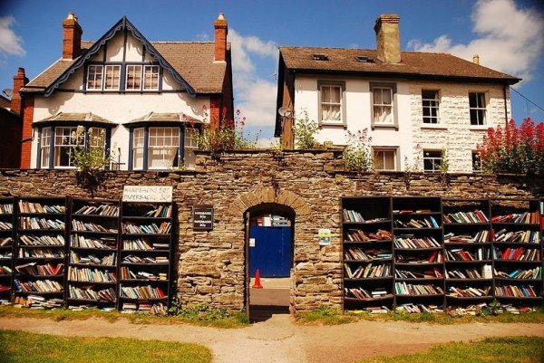 Хей-он-Уай: Книжный город в Уэльсе (15 фото)
