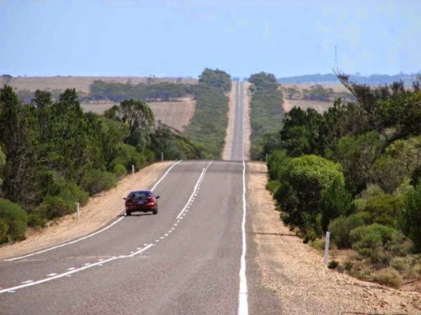 Самая длинная в мире прямая дорога (11 фото)