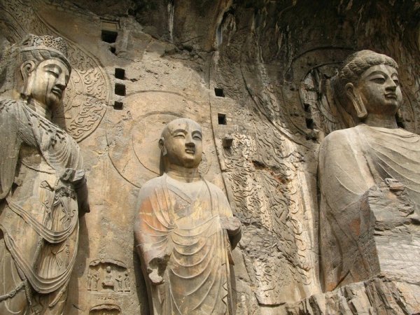 Пещерные храмы Лунмэнь (10 фото)