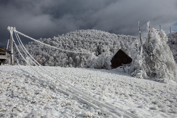 10-дневная буря превратила гору в Словении в царство льда (9 фото)