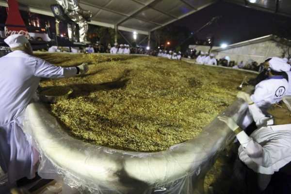 В Египте приготовили самую большую в мире тарелку кошари, попав в Книгу рекордов Гиннесса (10 фото)