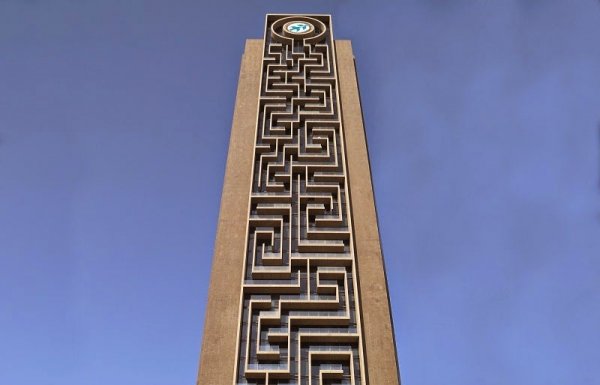 Самый крупный в мире вертикальный лабиринт в Дубае (6 фото)