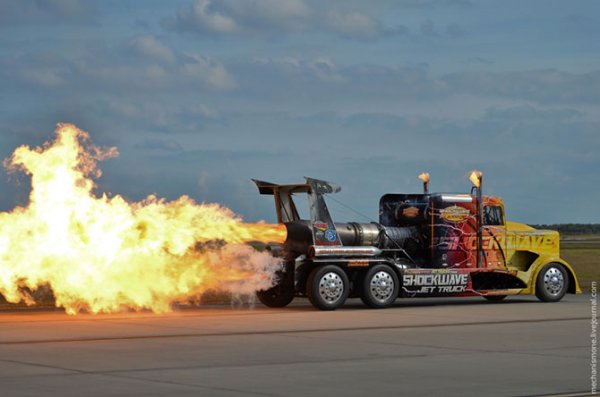 Самый скоростной в мире грузовик – ShockWave Flash Fire (10 фото)