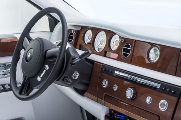 Rolls-Royce Phantom Serenity с самым роскошным интерьером (15 фото)