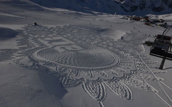 Потрясающие фотографии гигантских произведений снежного искусства Саймона Бека (14 фото)