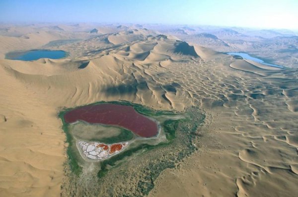 Таинственные озёра пустыни Бадын-Джахан (11 фото)