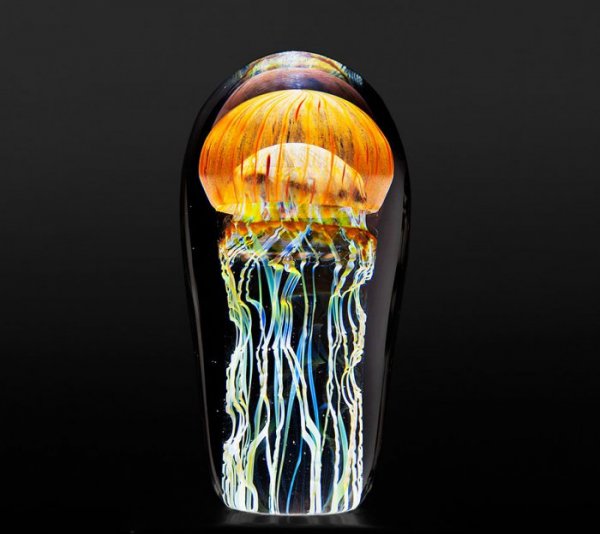 Реалистичные стеклянные вазы Ричарда Сатавы (16 фото)